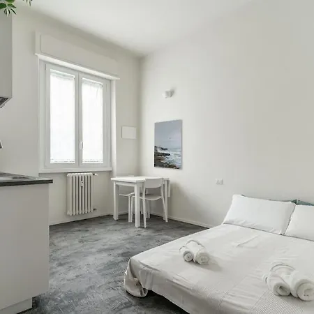 Lägenhet Giorgina's One Bedroom 20 Minuts Walking To Duomo